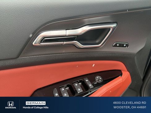 Used 2025 Kia Sportage SX image 15