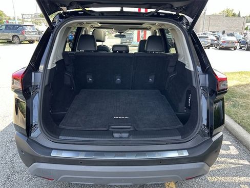 Certified 2022 Nissan Rogue SV w/ SV Premium Package image 27