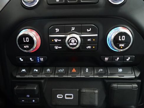 Used 2020 GMC Sierra 1500 SLT w/ SLT Premium Plus Package AWD/4WD image 30
