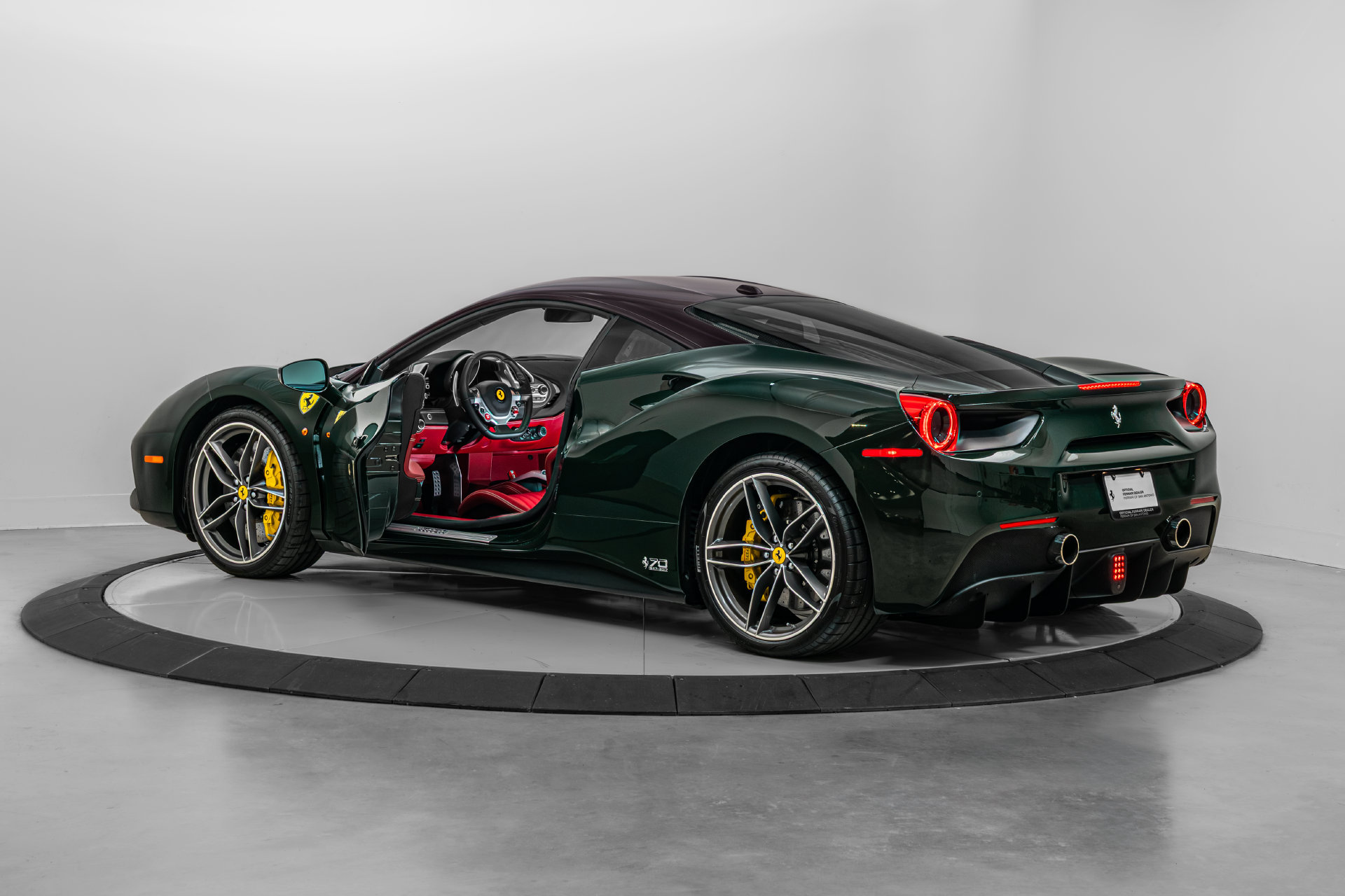 Certified 2018 Ferrari 488 GTB RWD image 2