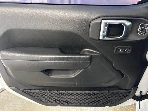 Used 2022 Jeep Wrangler Unlimited Sport AWD/4WD image 4