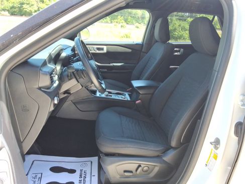 Used 2020 Ford Explorer XLT AWD/4WD image 27