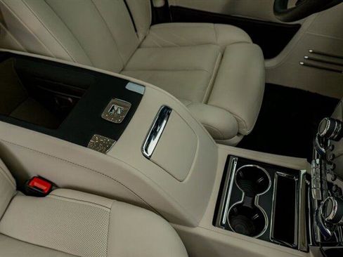 Used 2024 Rolls-Royce Phantom Sedan image 63