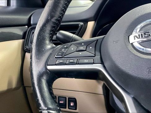 Used 2020 Nissan Rogue SV FWD image 8