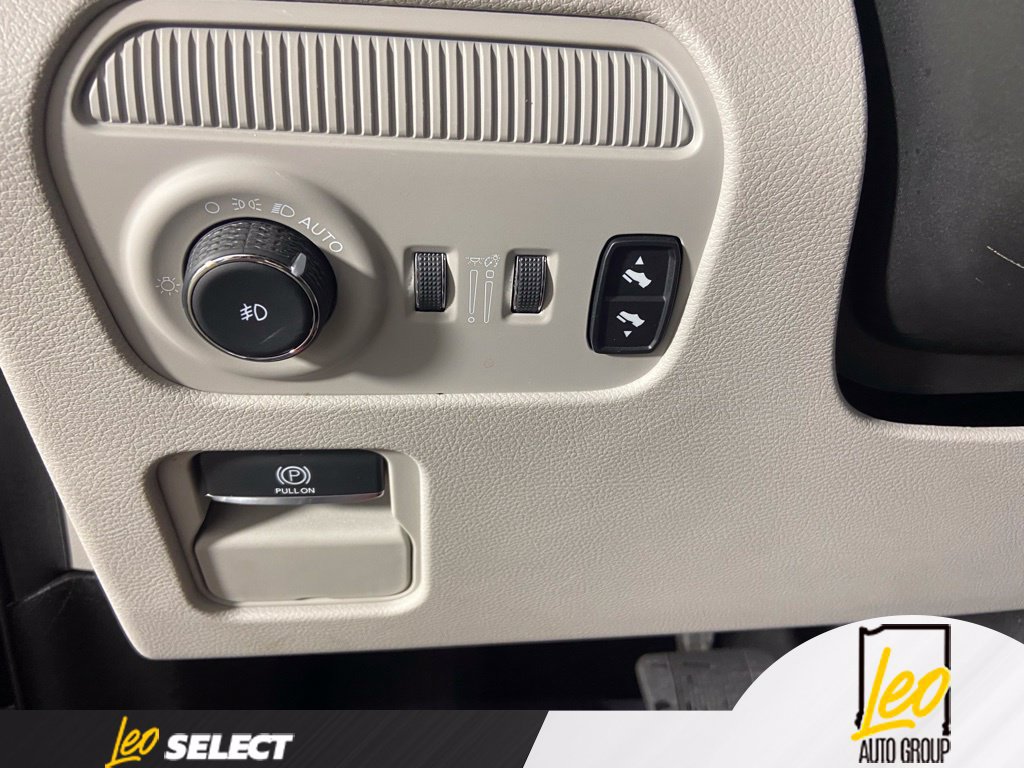 Used 2023 Jeep Wagoneer Series II w/ Premium Group I AWD/4WD image 12