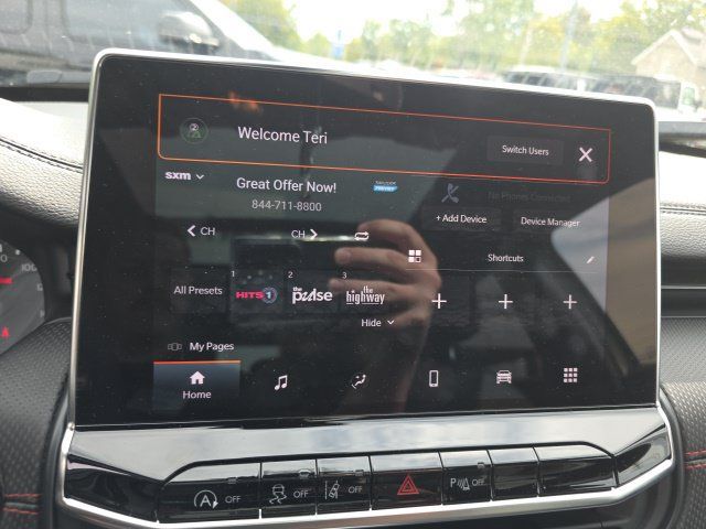 Used 2025 Jeep Compass Trailhawk w/ Sun & Sound Group AWD/4WD image 14