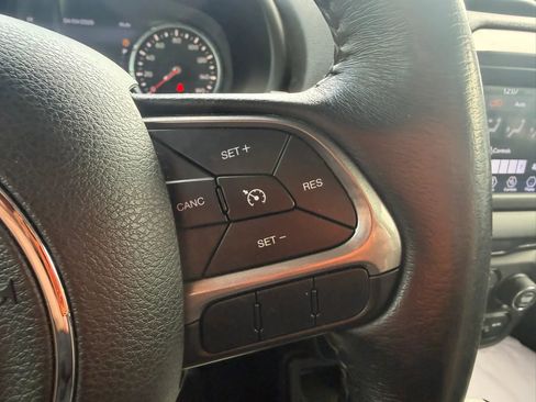 Used 2018 Jeep Renegade Limited FWD image 14