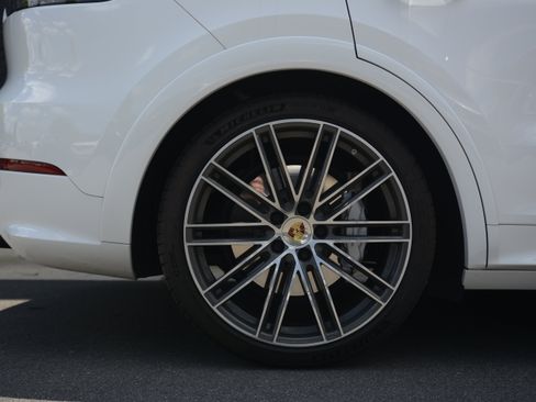 Used 2023 Porsche Cayenne Turbo AWD/4WD image 48