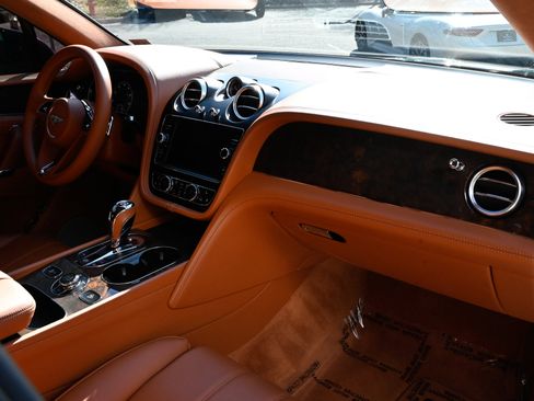 Used 2019 Bentley Bentayga AWD/4WD image 51