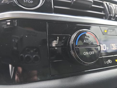 Used 2025 Nissan Pathfinder SV image 28