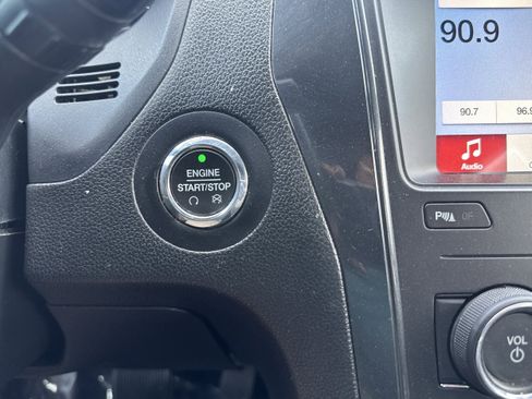 Used 2018 Ford Explorer XLT w/ Equipment Group 202A image 21