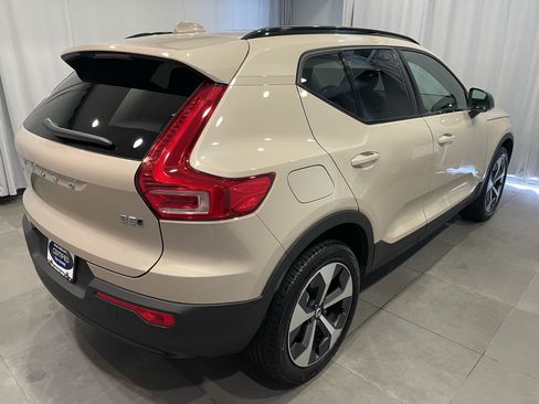 Used 2025 Volvo XC40 B5 Plus w/ Climate Package AWD/4WD image 6