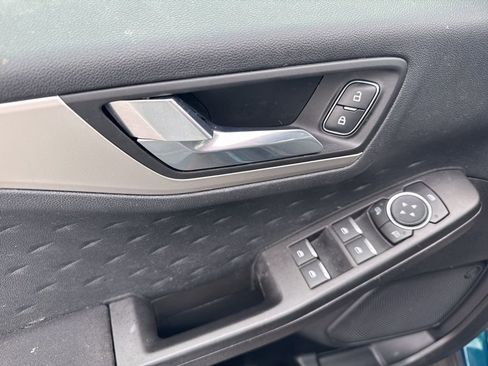 Used 2020 Ford Escape SE image 15