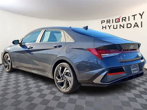 Used 2024 Hyundai Elantra SEL w/ Convenience Package image 6