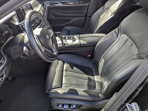 Used 2019 BMW 740i image 11
