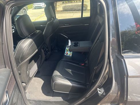 Used 2023 Jeep Grand Cherokee Overland image 7