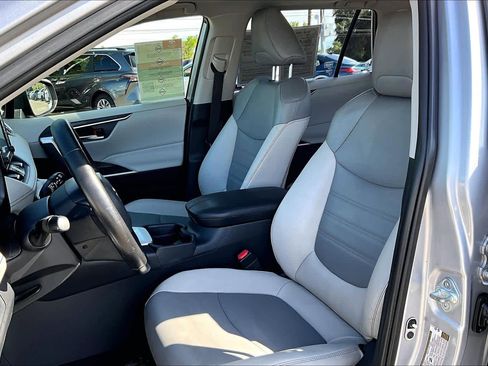 Used 2021 Toyota RAV4 XLE Premium FWD image 7