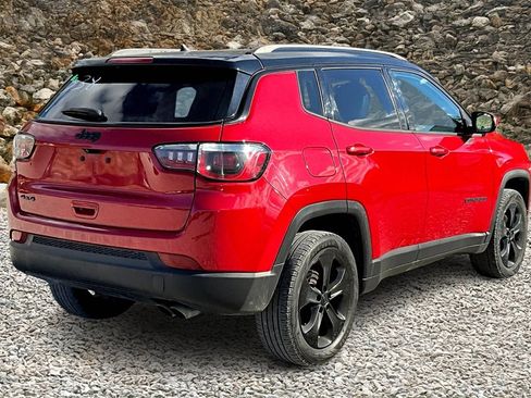 Used 2018 Jeep Compass Latitude image 2