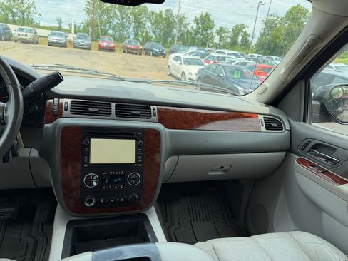 Used 2011 Chevrolet Avalanche LT AWD/4WD image 22