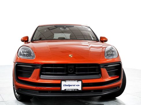 Used 2023 Porsche Macan AWD/4WD image 3