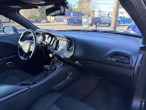 Used 2016 Dodge Challenger R/T image 17