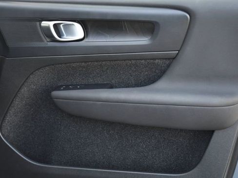 Used 2023 Volvo XC40 Recharge Plus image 31