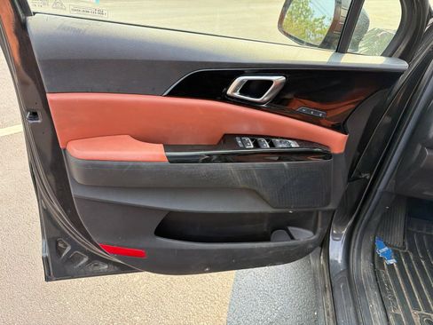 Used 2024 Kia Carnival SX FWD image 11