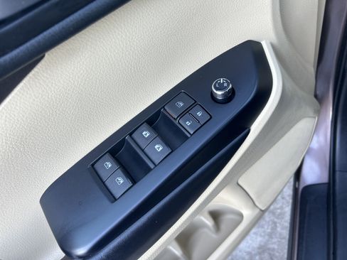 Used 2017 Toyota Highlander XLE image 23