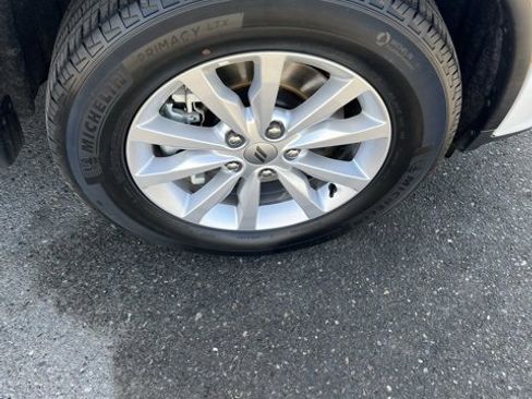 Used 2024 Dodge Durango SXT image 16