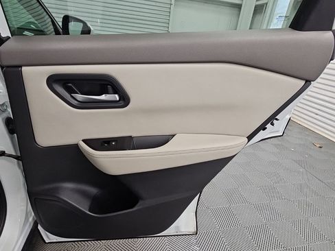 Used 2025 Nissan Rogue SV FWD image 34