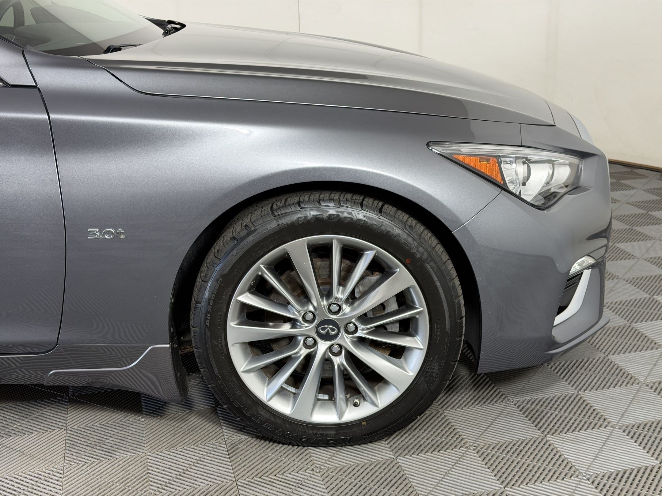 Used 2018 INFINITI Q50 Luxe w/ Essential Package (3.0T Luxe) AWD/4WD image 13