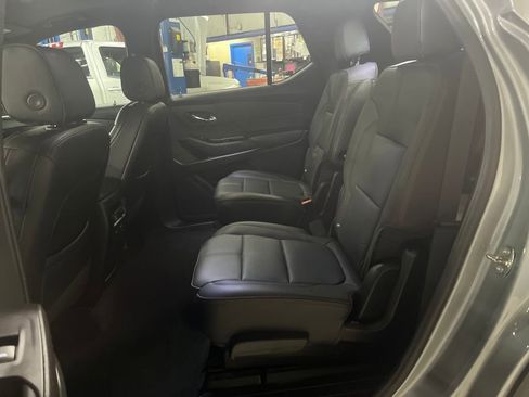 Used 2023 Chevrolet Traverse RS image 30
