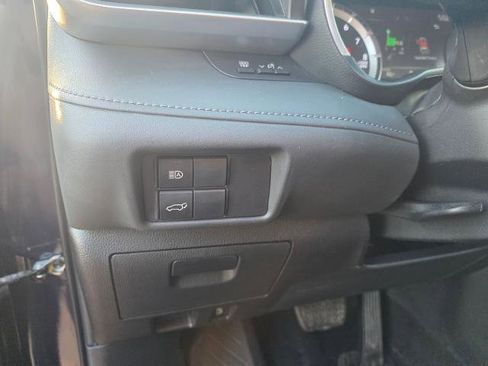 Used 2022 Toyota Highlander XLE AWD/4WD image 16