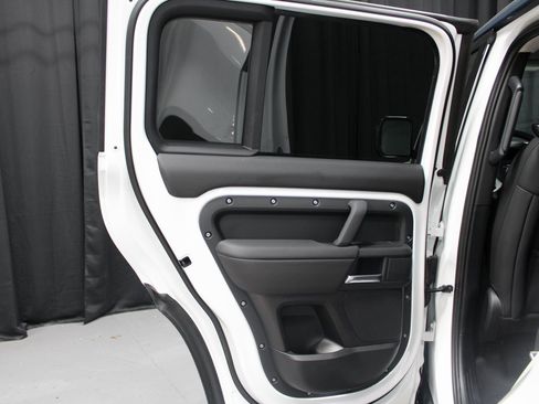 Used 2025 Land Rover Defender 110 S image 23