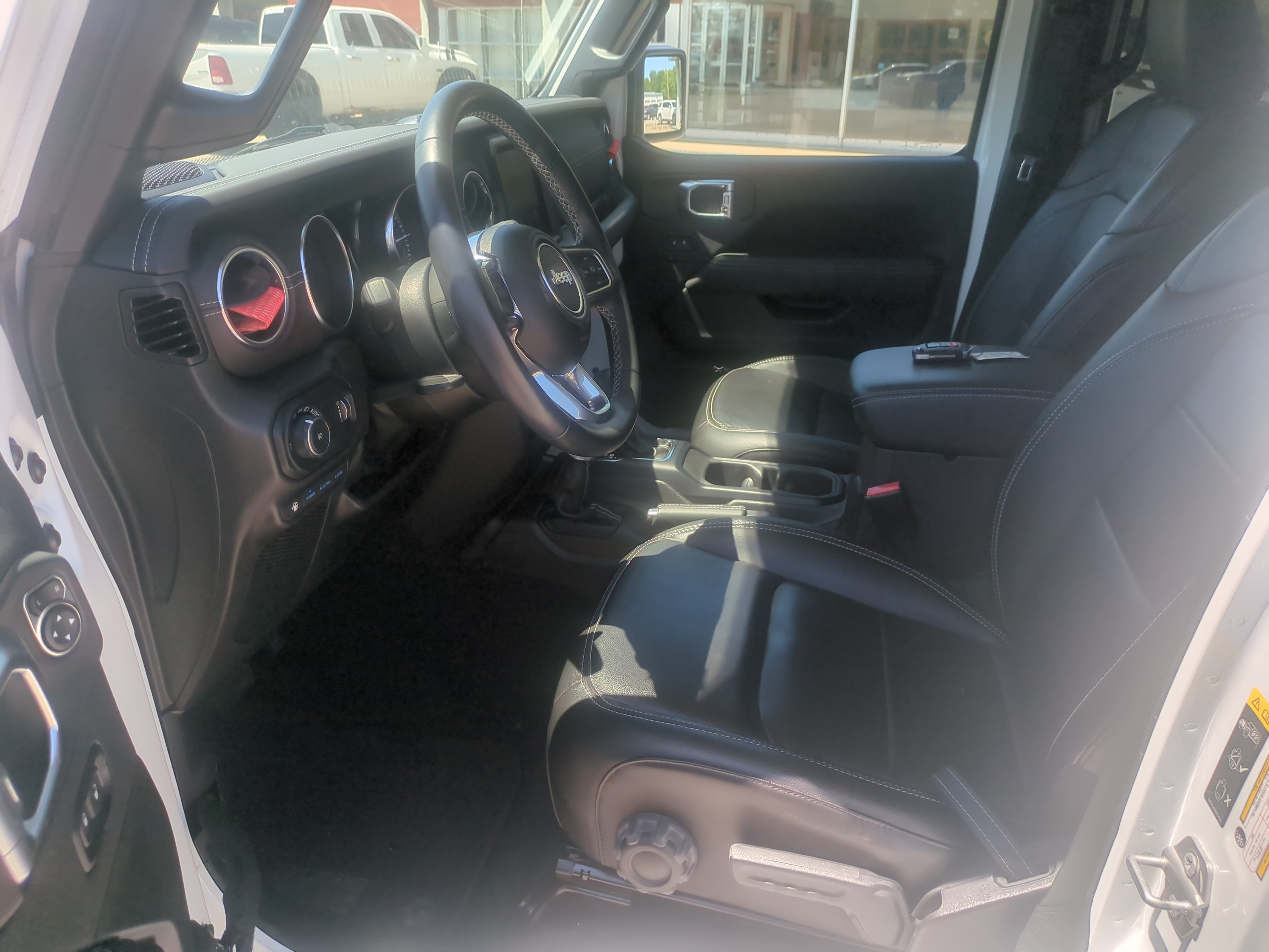 Used 2023 Jeep Wrangler Unlimited Sahara w/ Cold Weather Group AWD/4WD image 9