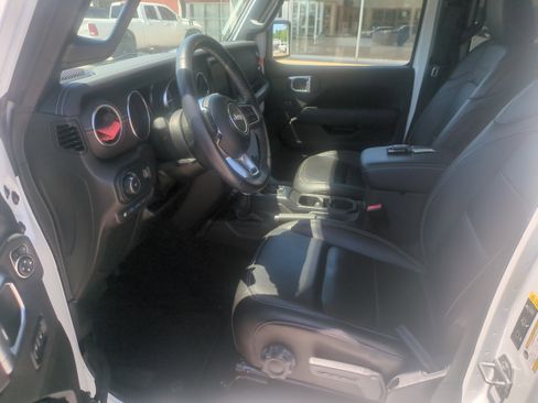 Used 2023 Jeep Wrangler Unlimited Sahara w/ Cold Weather Group AWD/4WD image 9