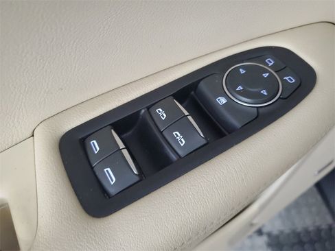 Used 2018 Cadillac XT5 FWD image 17