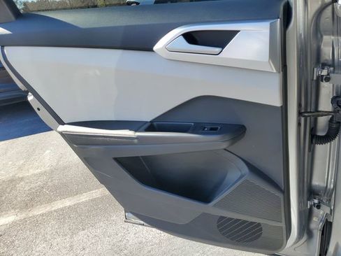 New 2026 Volkswagen Taos SE image 13