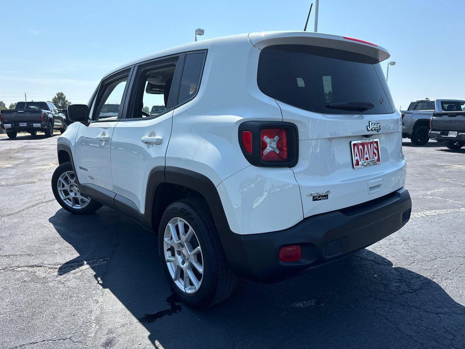 Used 2023 Jeep Renegade Latitude AWD/4WD image 6