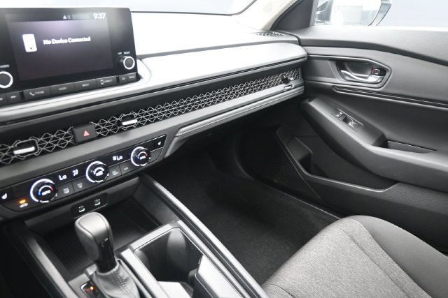 Certified 2025 Honda Accord SE image 29