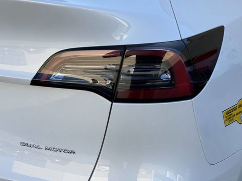 Used 2022 Tesla Model Y Long Range image 37