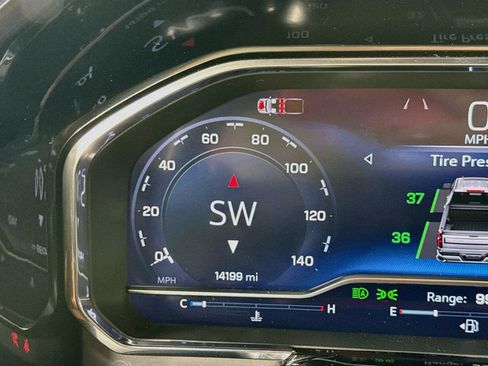 Used 2024 Chevrolet Silverado 1500 LTZ AWD/4WD image 6