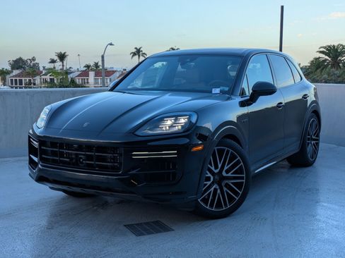 New 2025 Porsche Cayenne Turbo image 1