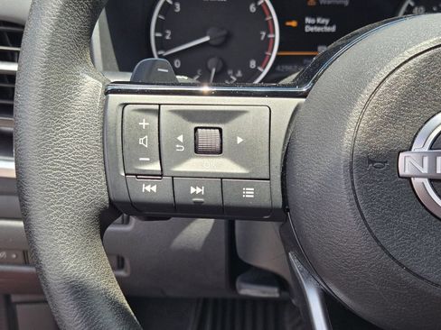 Used 2022 Nissan Rogue SV FWD image 25
