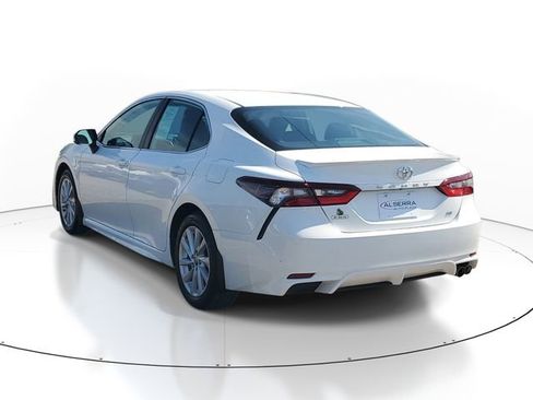 Used 2022 Toyota Camry SE FWD image 3