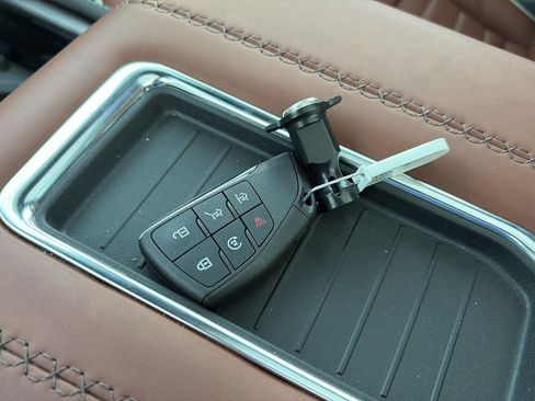 Used 2023 GMC Yukon Denali Ultimate AWD/4WD image 29