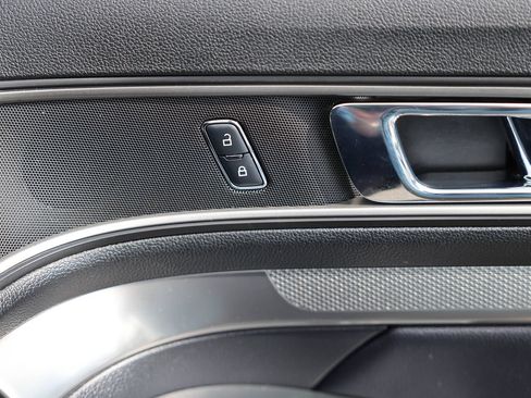 Certified 2018 Ford Explorer XLT AWD/4WD image 11