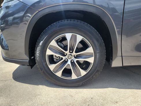 Used 2020 Toyota Highlander XLE image 5