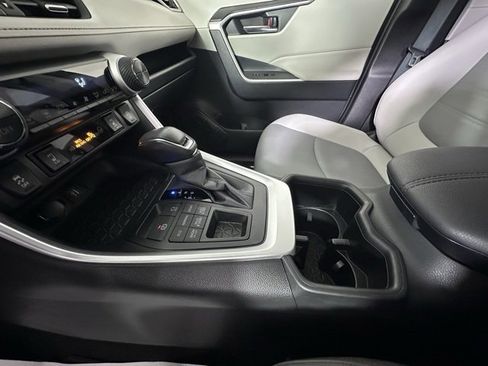 Used 2023 Toyota RAV4 XLE Premium image 28