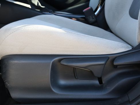 Used 2020 Toyota Corolla LE image 24